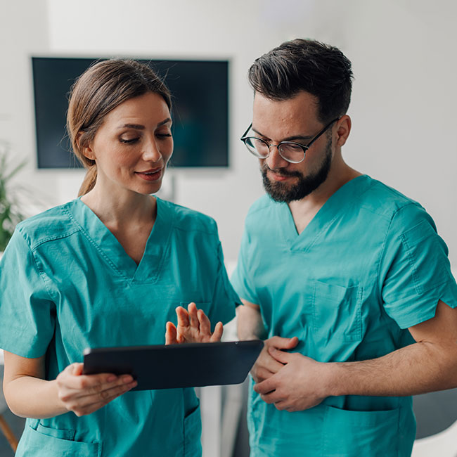 2 nurses with computer tablet