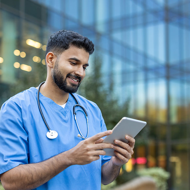 nurse-using-tablet